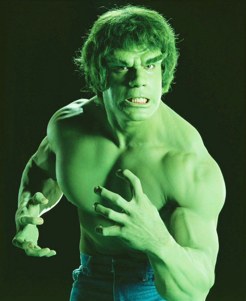 Lou Ferrigno fantasiado de Hulk